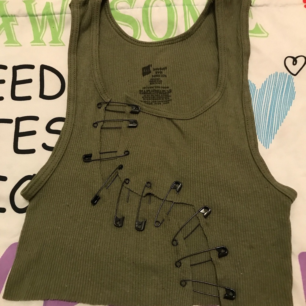Bobbie pin crop top